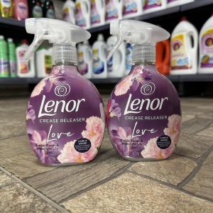 Спрей зозгладжувач Lenor Crease Releaser Love Exotic Bloom & Moonlight Lily об'ємом 500 мл.(фіолетовий) екзотичні  квіти